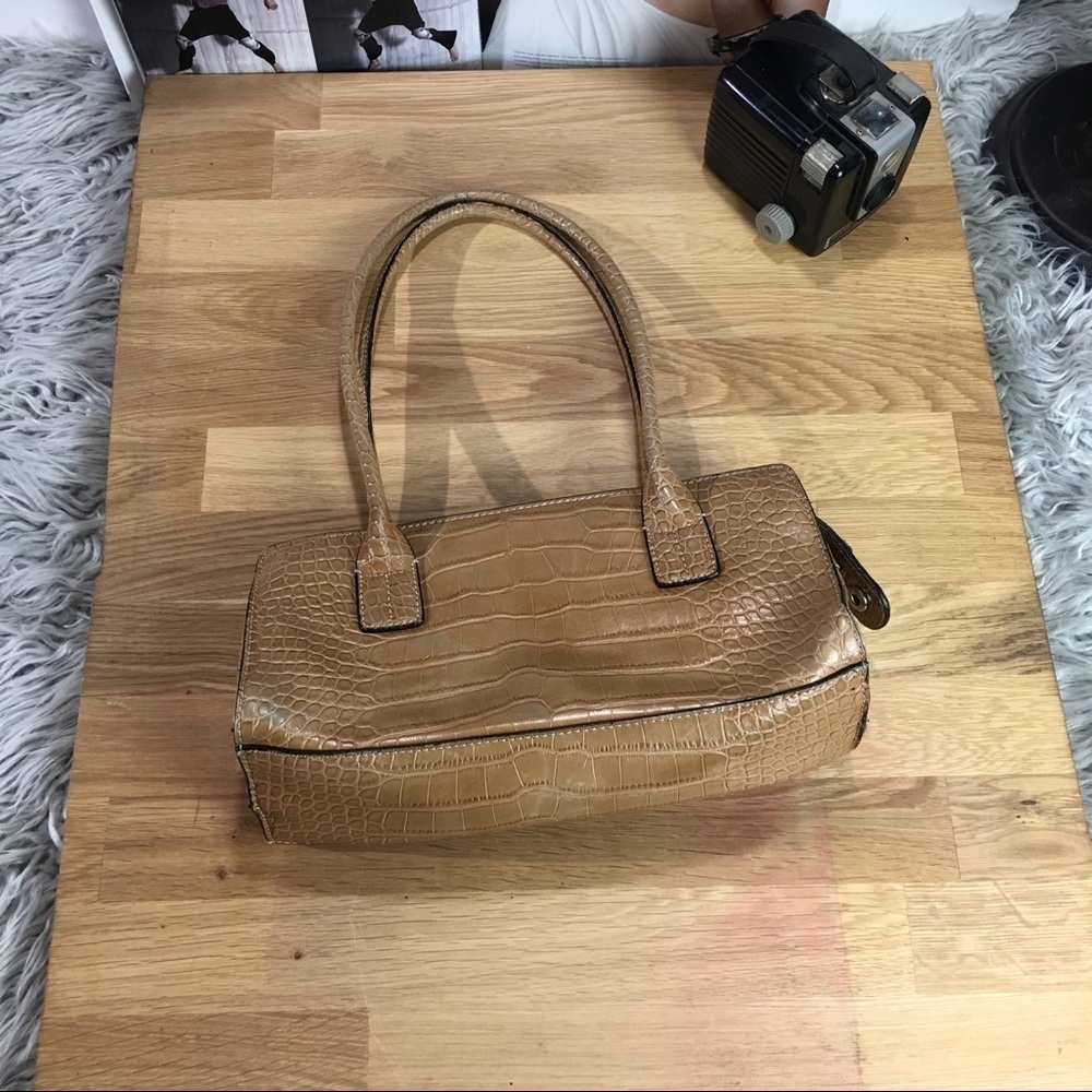 Tommy Hilfiger Cognac Croc Embossed Top Handle Shoulder Bag east/west - Picture 2 of 8
